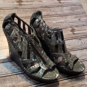 Nadara Shi by Journey silver & gray sandal wedge sandal shoe size 9 GUC